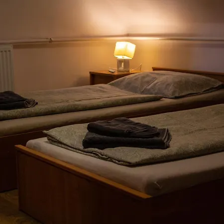 Fitt Maganszallashely ゲストハウス 3*