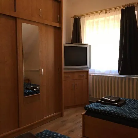 ゲストハウス Fitt Maganszallashely Sásd