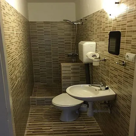 Guest house Fitt Maganszallashely