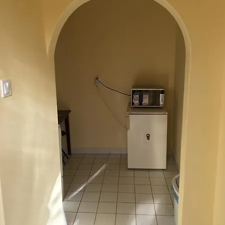 Fitt Maganszallashely ゲストハウス Sásd