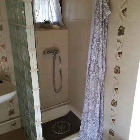 Fitt Maganszallashely Guest house