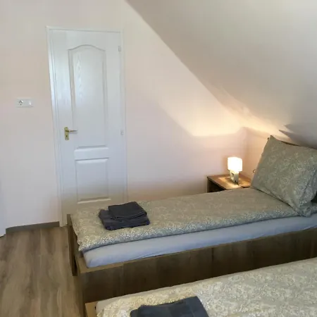 Fitt Maganszallashely Sásd