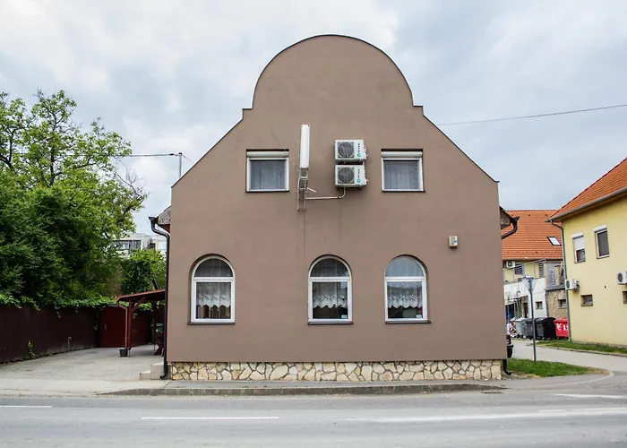 Fitt Panzió 3*